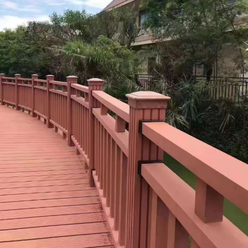 广州别墅区河边塑木栈道护栏扶手施工案例